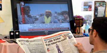 La polizia irrompe a Halk TV a Istanbul, interrotta la diretta