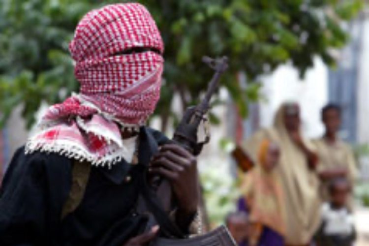 Somalia, un ufficiale riferisce almeno 20 soldati morti nell'attacco di al-Shabab