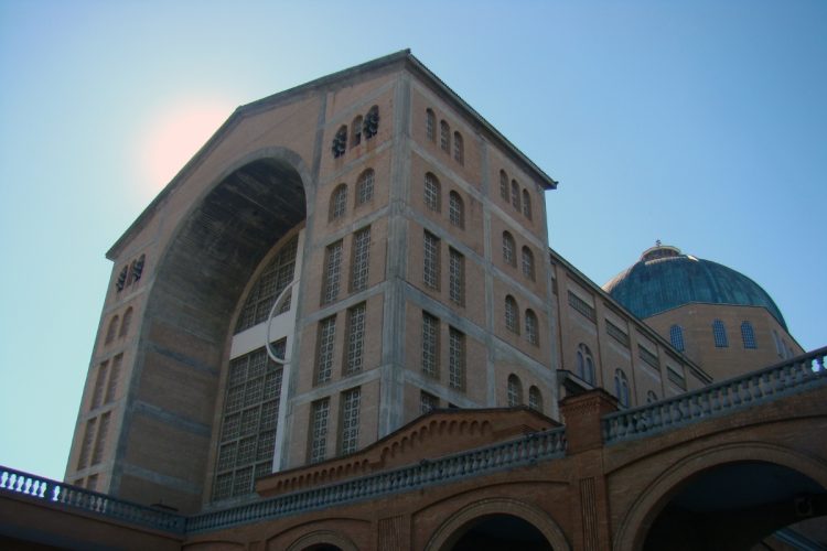 Basílica de Nossa Senhora Aparecida. La Corte suprema brasiliana ordina un'indagine sugli attacchi alle immagini della Madonna Aparecida