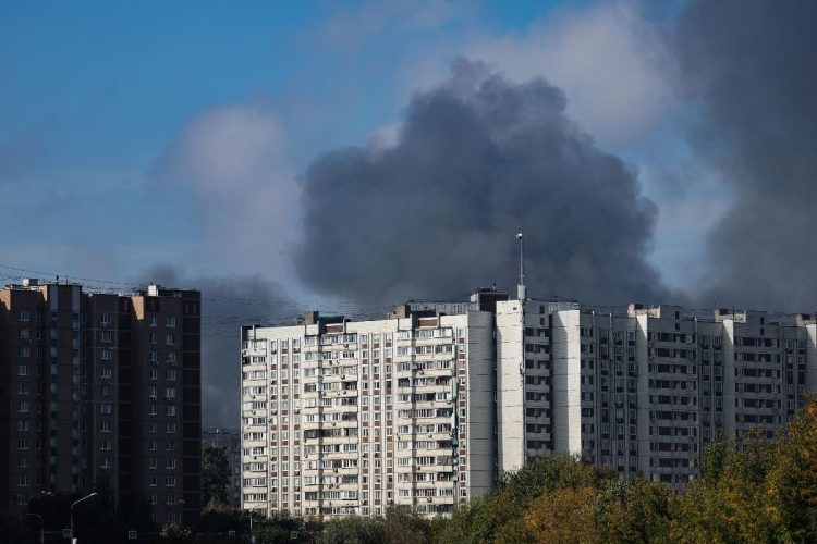 Edificio danneggiato da un drone a Mosca