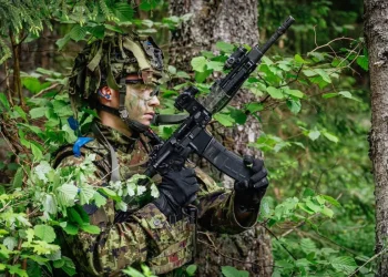 L'Estonia si prepara a un possibile attacco: truppe spostate verso il confine con la Russia