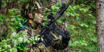 L'Estonia si prepara a un possibile attacco: truppe spostate verso il confine con la Russia