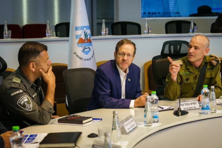 FlyDubai, Herzog propone il Premio al valore civile per i quattro israeliani che hanno fermato il copilota