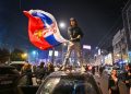 I festeggiamenti in Serbia dopo la vittoria della lista degli studenti