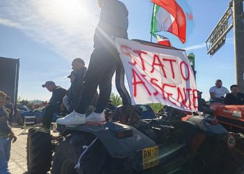 La protesta di autotrasportatori e agricoltori