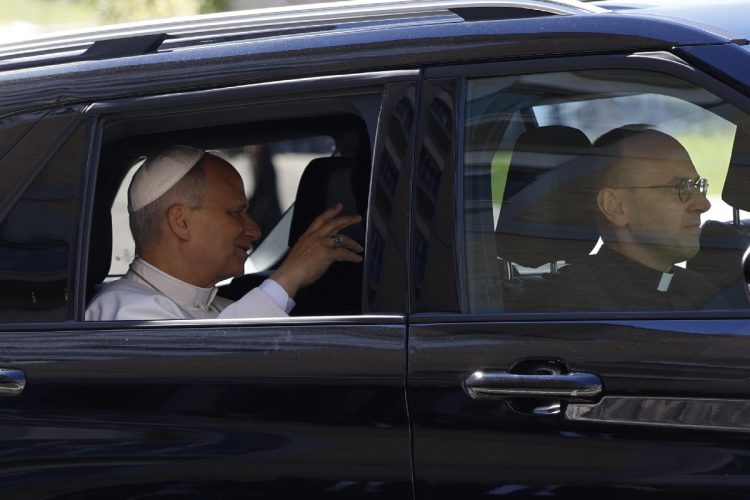 L'arrivo di Papa Leone al policlinico Gemelli