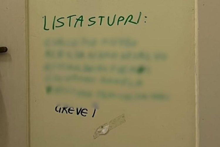 La foto della "Lista Stupri" nel bagno del Liceo Righi