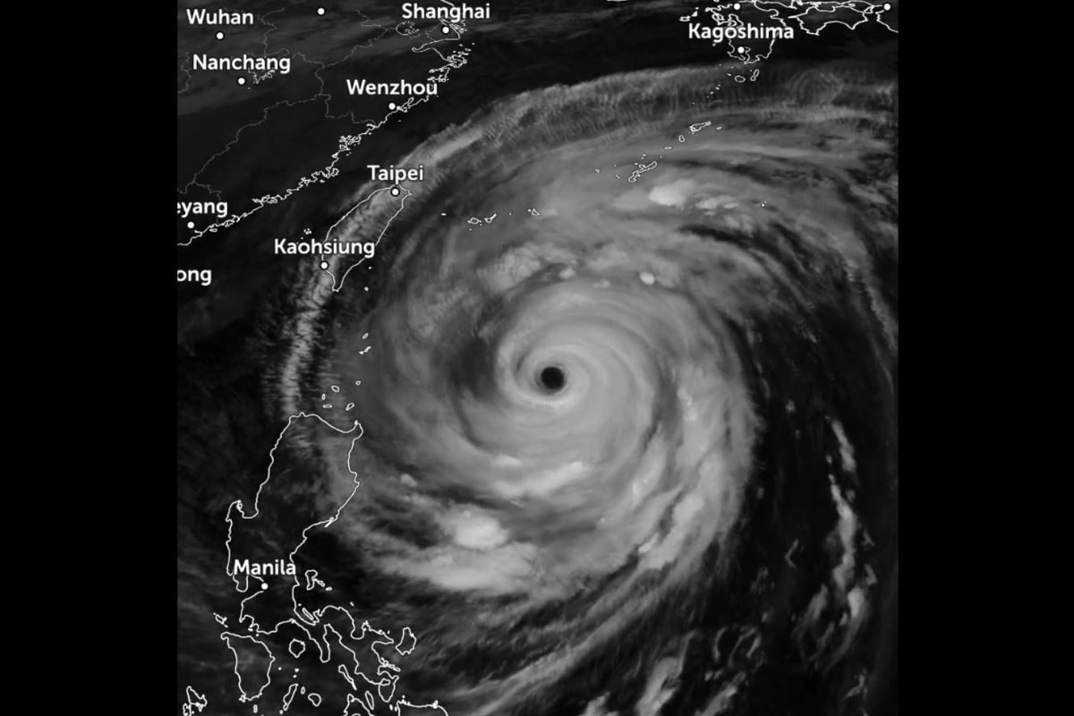 Taiwan, oltre 100 voli cancellati per il super tifone Champi: venti fino a 300 km/h