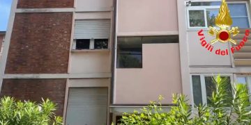Milano, incendio in un appartamento: morta una donna di 75 anni, evacuati i vicini