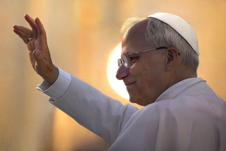 Il Papa in recupero, svolge le normali attività in autonomia