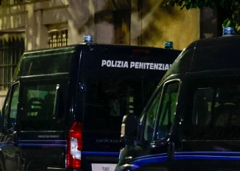 Pisa, decine di detenuti occupano un reparto e trasmettono la protesta su TikTok