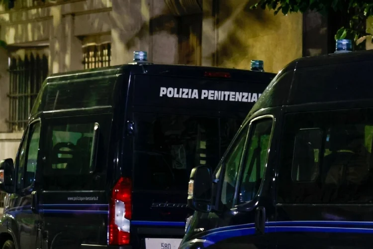 Pisa, decine di detenuti occupano un reparto e trasmettono la protesta su TikTok