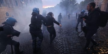 Il governo vara il decreto sicurezza dopo Milano: fino a 12 anni per chi organizza le violenze
