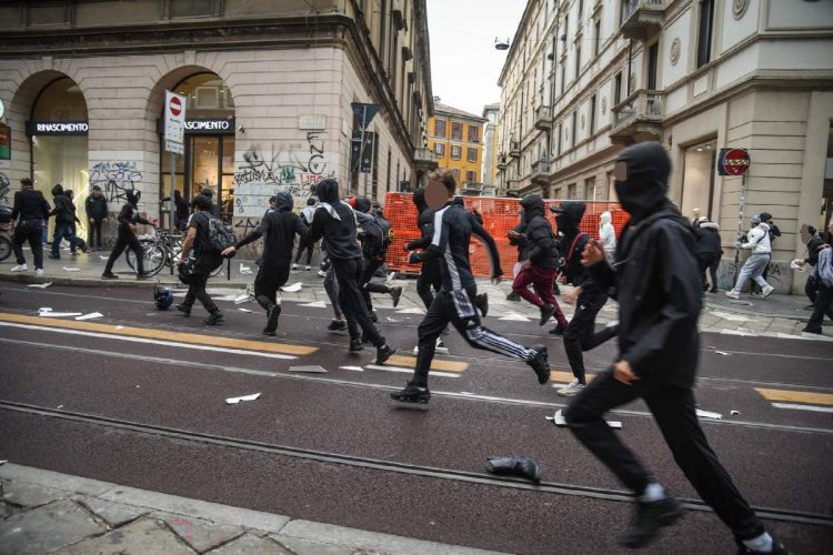 Scontri a Milano
