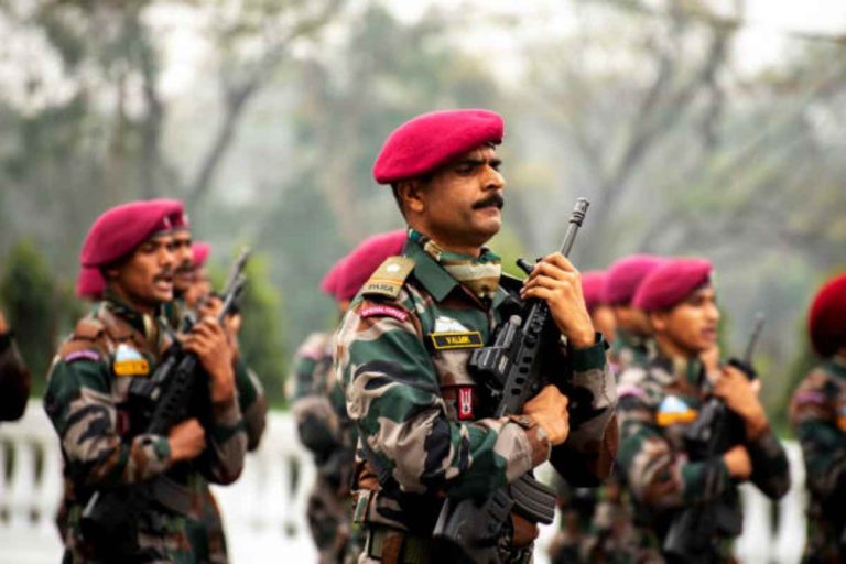 La polizia ferma a Nuova Delhi i leader del movimento degli scarafaggi