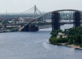 Ucraina, Mosca colpisce il Ponte Nord di Kiev: è il quarto attacco in tre giorni