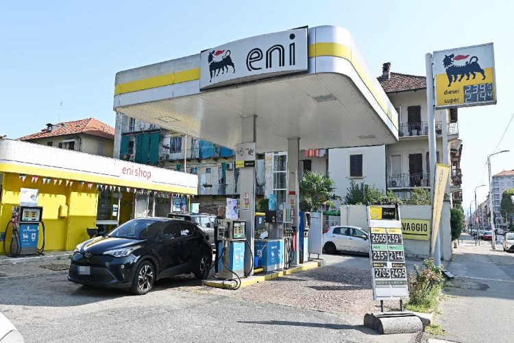 Un distributore di benzina di Eni