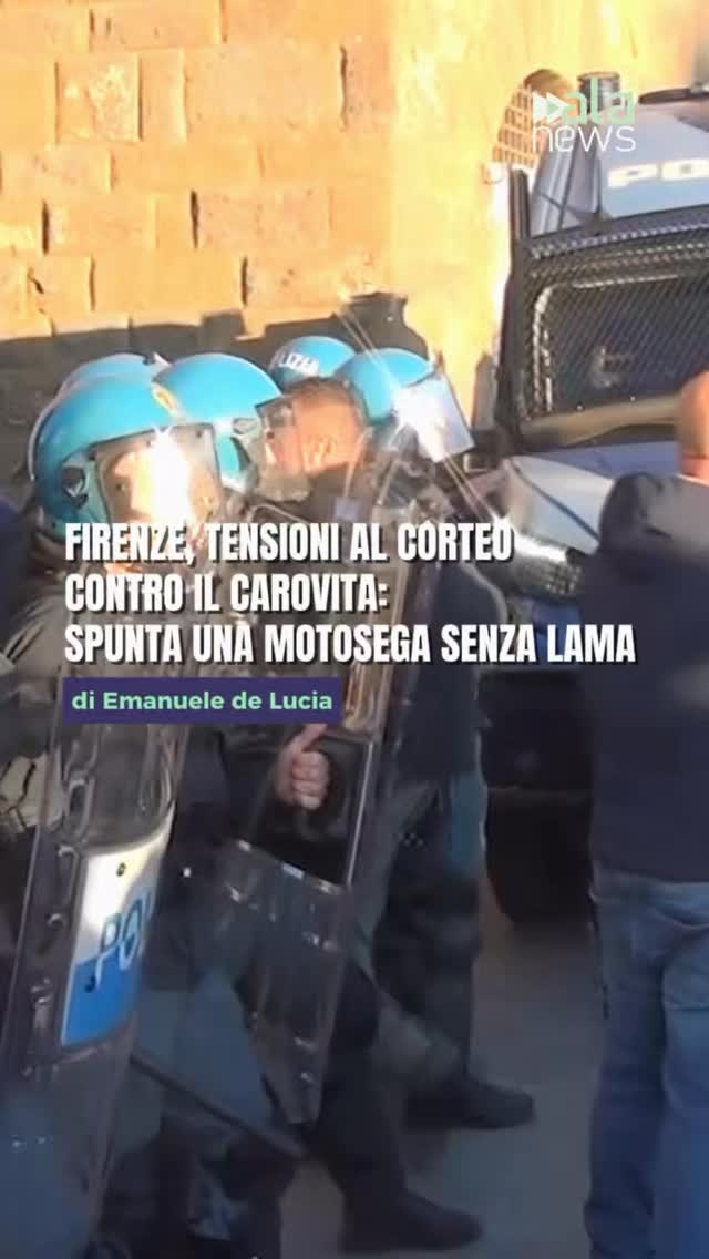 Momenti di tensione a Firenze durante il corteo contro il caro vita. Tra i mani…