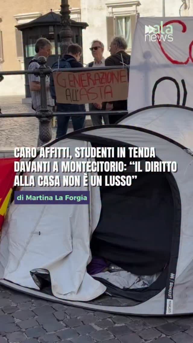Gli studenti universitari hanno organizzato una protesta con tende davanti a Mo…