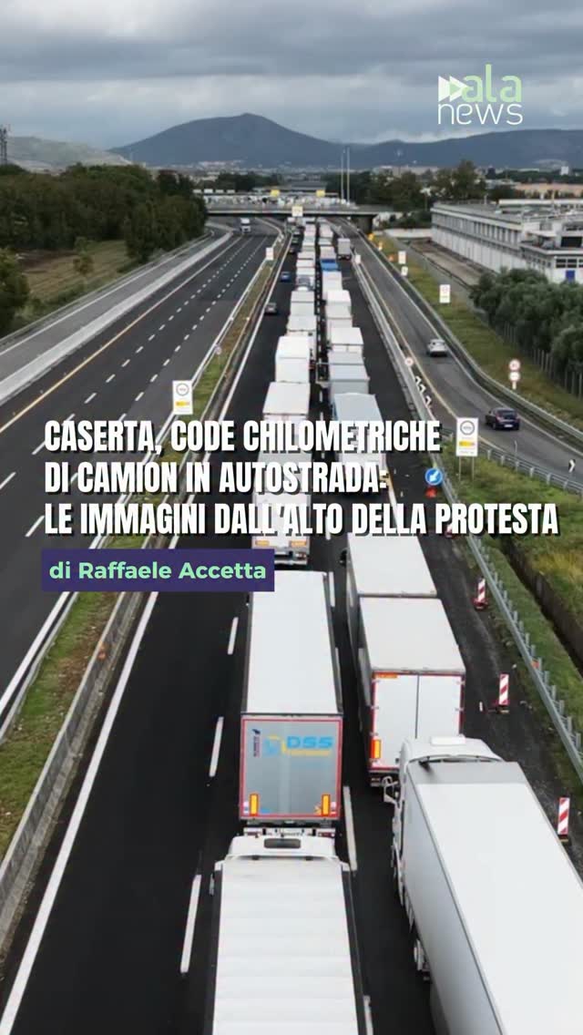 Chilometri di camion incolonnati lungo l’autostrada e decine di mezzi pesanti f…