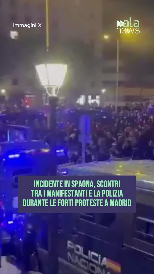 Scontro tra manifestanti e polizia a Madrid dopo il disastro ferroviario, che h…