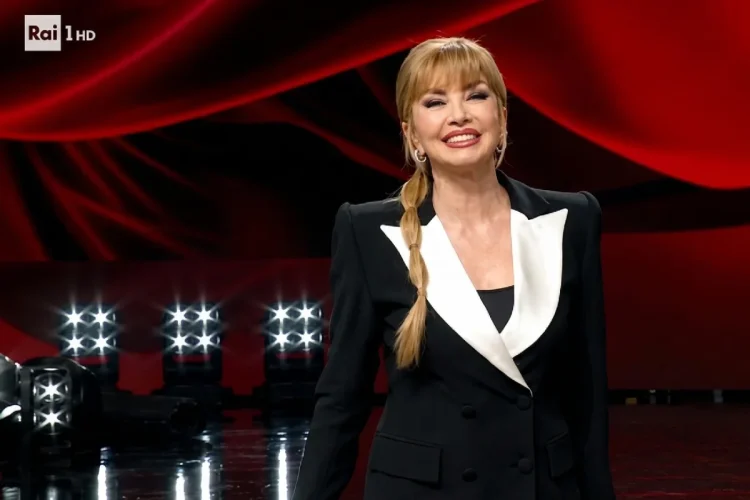 Milly Carlucci sorridente a Ballando con le Stelle