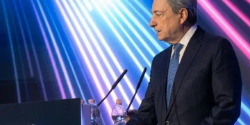 Draghi sulle rivolte in Europa: "I giovani non si sentono ascoltati, le loro aspettative sono bloccate"
