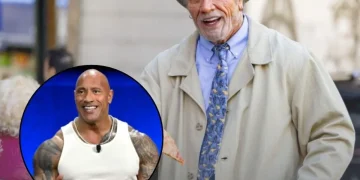 Dwayne Johnson appare truccato e caratterizzato come un uomo anziano di settant'anni sul set