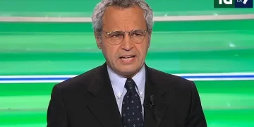 Enrico Mentana nello studio del Tg La7