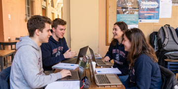 Studenti UK che studiano all'estero per l'Erasmus