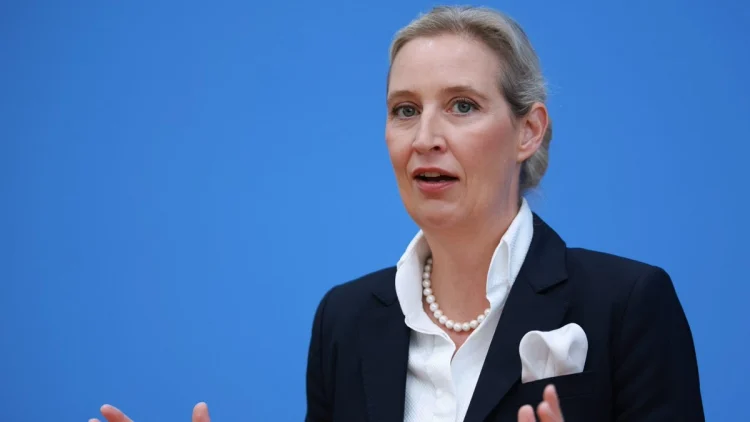 Germania, hackerate 421mila email dell'AfD: tra svastiche, antisemitismo e inviti a sparare ai migranti | @U_Tribune