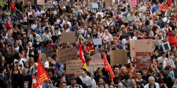 Francia, le lezioni si fermano del tutto o in parte in 375 scuole