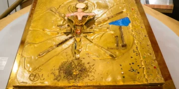 Francia, i ladri sottraggono la copertina di Salvador Dalí per L'Apocalypse