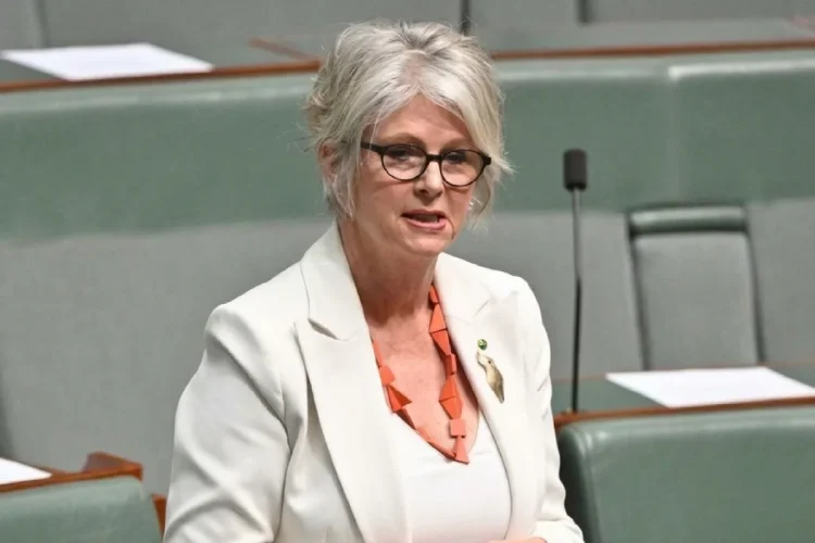 Helen Haines è in condizioni critiche dopo un investimento in Australia