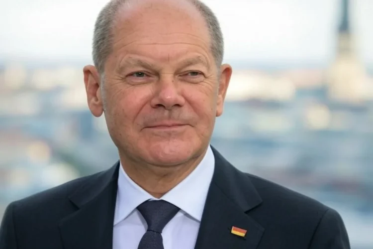 Scholz sui problemi della sinistra: “Continuiamo a pensare che chi ci serve al tavolo valga meno di un laureato. Non è così”. Poi l’affondo su AfD e sull'ascesa delle destre