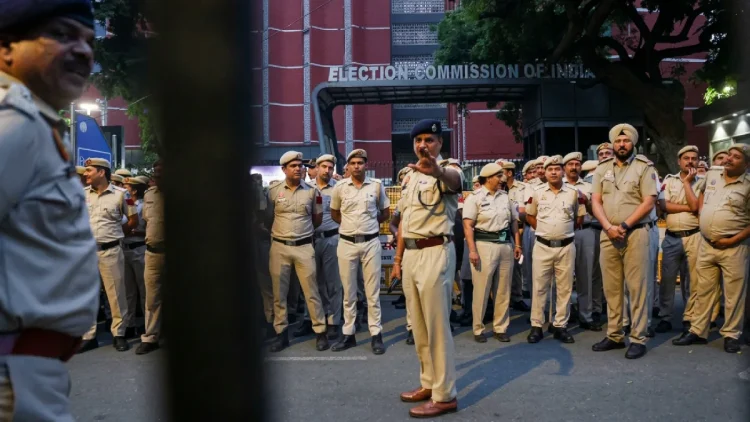 Arrestato a New Delhi il leader del “partito delle blatte” prima della protesta contro la Commissione elettorale | @TehranTimes79
