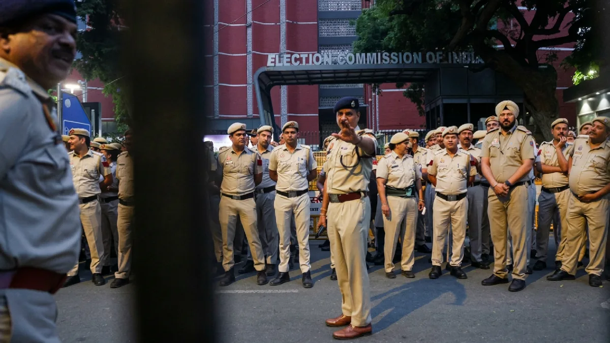 La polizia arresta a New Delhi Abhijeet Dipke, leader del partito delle blatte