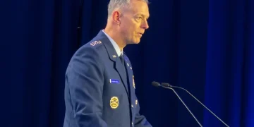 Alexus G. Grynkewich, il comandante supremo delle forze alleate Nato, parla durante una conferenza
