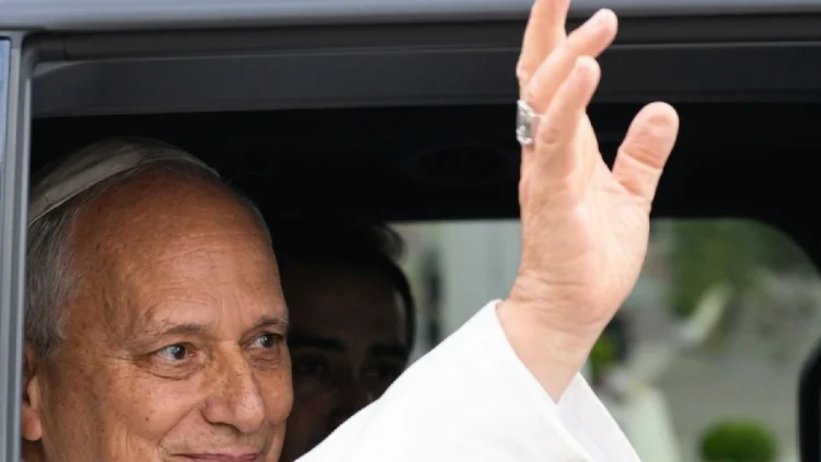 Papa Leone XIV, tumore al polmone localizzato: i medici escludono altre terapie | @VaticanReportIt
