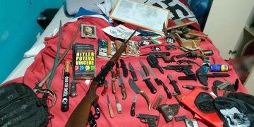 Ritrovate armi e libri nazisti a casa di un giovane milanese durante un blitz della Digos. Arrestato 19enne nel Pavese con armi e simboli nazisti: le indagini partono da una chat scolastica