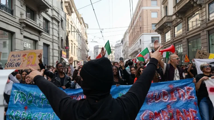 Gruppo di Manifestanti a Milano