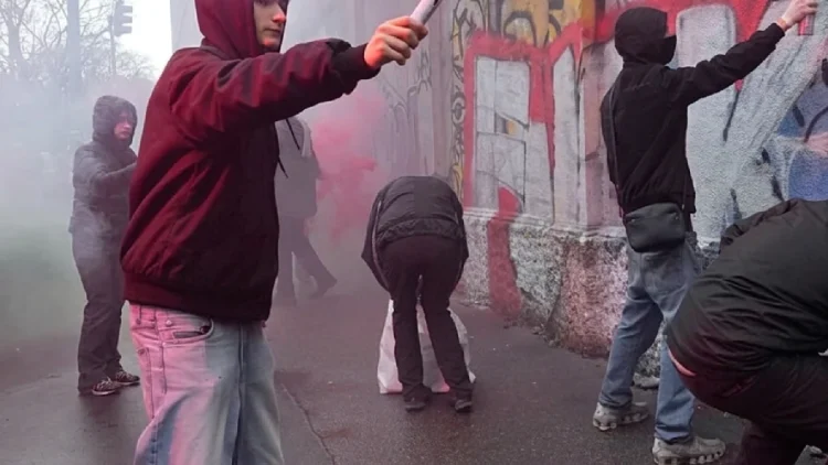 Scuole occupate da Milano a Napoli, proteste in tutta Italia: a Torino arrestato un 17enne | @euronewsit