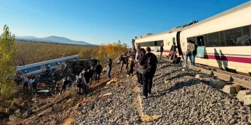 Spagna, scontro tra due treni ad alta velocità a Toledo: diversi feriti