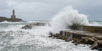 Mare mosso, onda anomala e maltempo in Italia