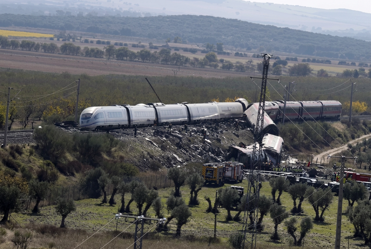 Spagna, scontro tra due treni ad alta velocità a Toledo: oltre 60 morti, 7 italiani coinvolti e due disperse