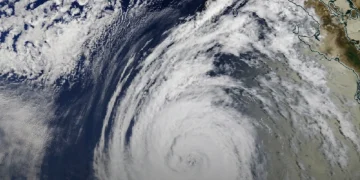 Immagine satellitare uragano Marie sull'Oceano Pacifico vicino alla California.