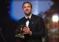 Harry Kane tiene stretto il Pallone d'oro