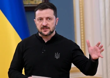 Zelensky avverte Trump: “Non togliere le sanzioni a Putin”. E apre al cessate il fuoco